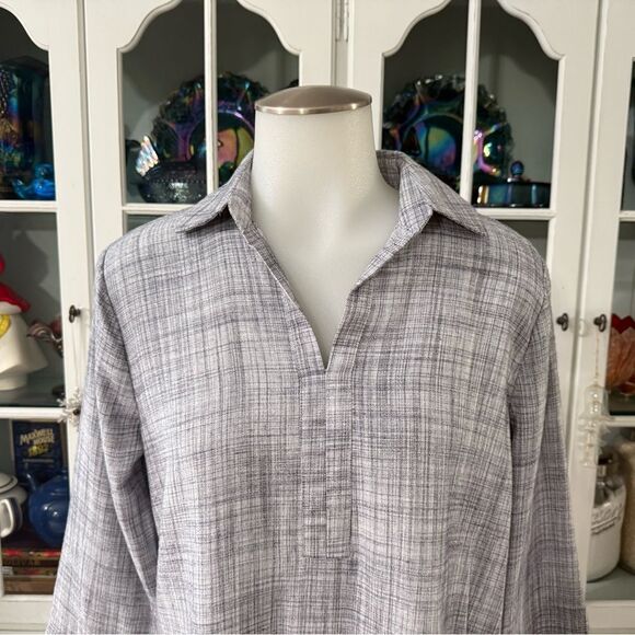 Van Heusen Gray V-neck Collared Shirt Size XS - Picture 2 of 8